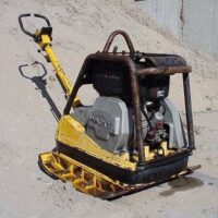 trilplaten trilplaat wacker verhuur materieel onbediend
